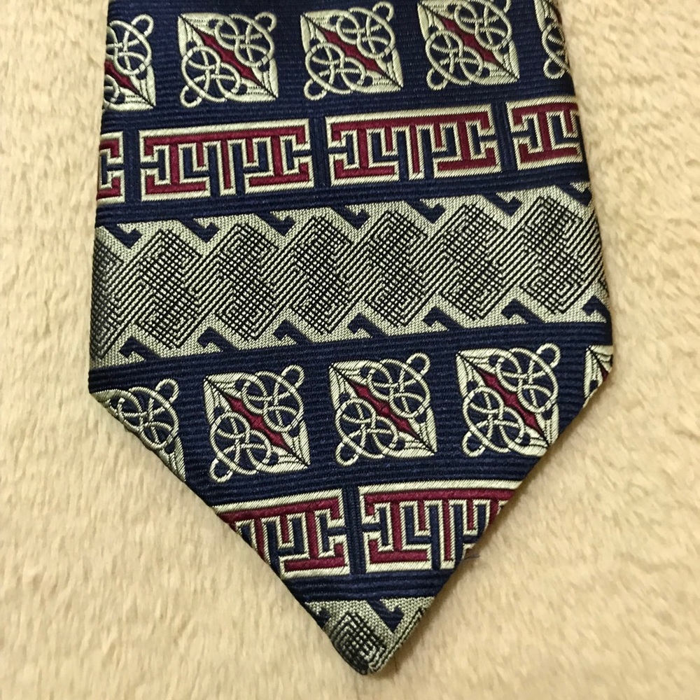 Patrick Francis-Celtic Knot Work-100%Silk-Ireland